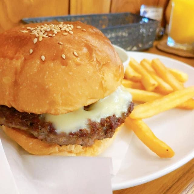 Sherry's Burger Cafe - サブ画像3