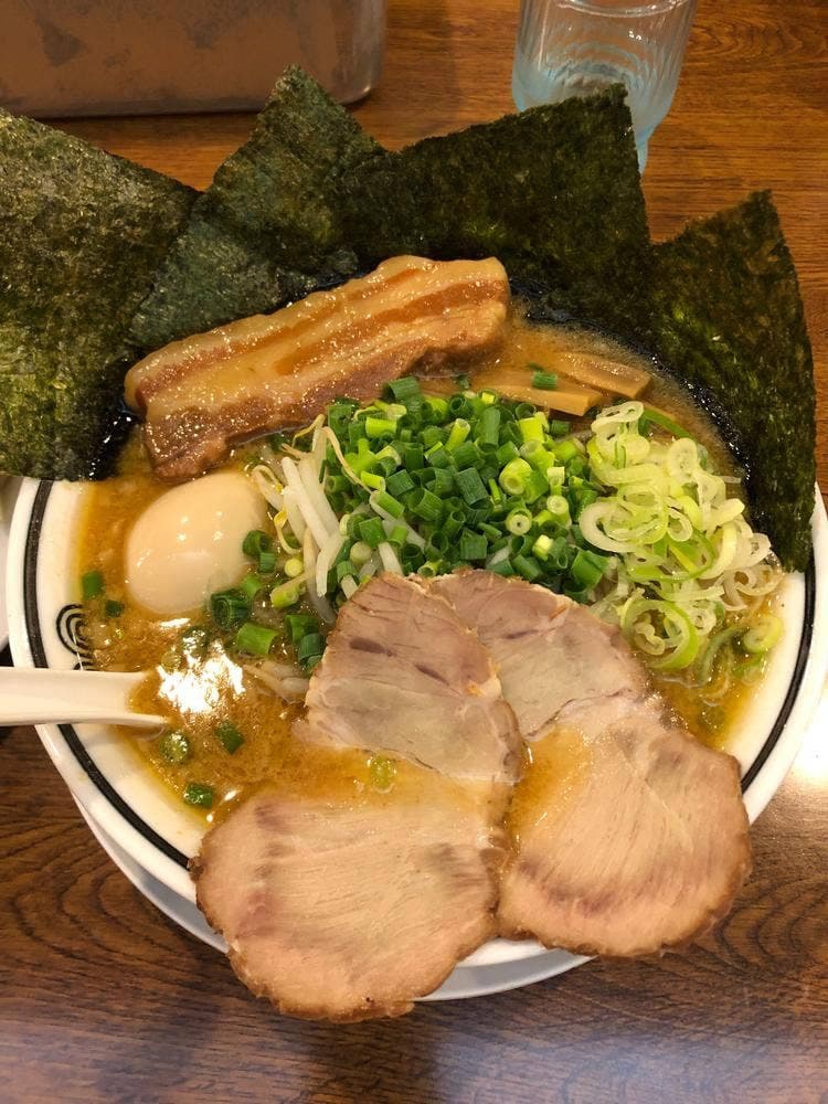 東京とんこつ とんとら 狭山入曽店