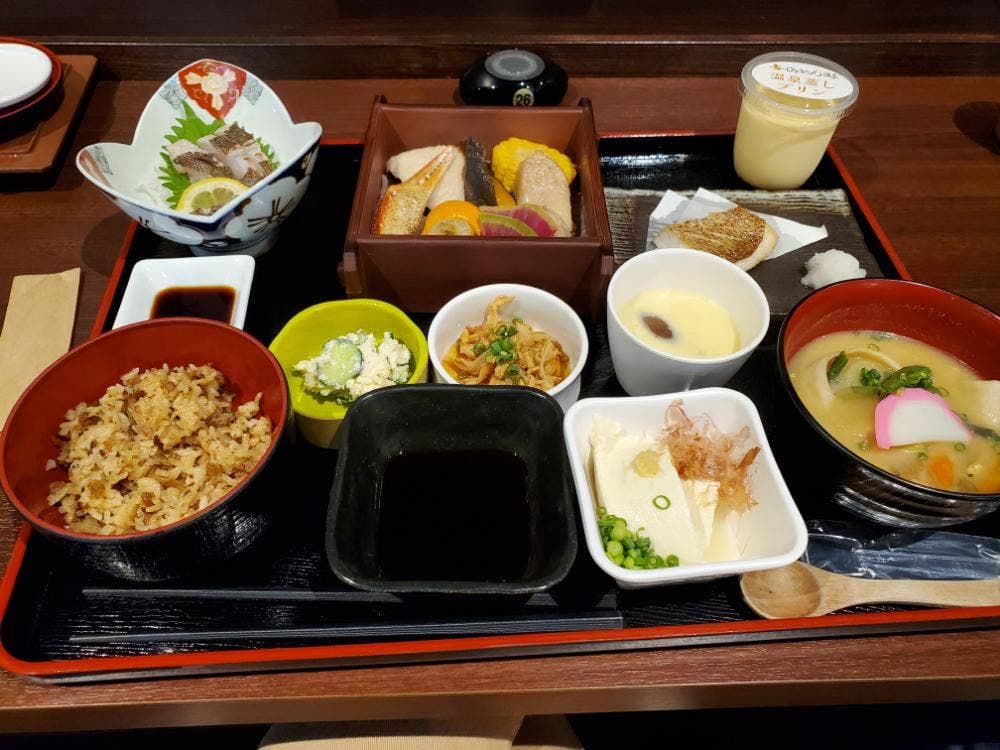 お食事処 湯らり