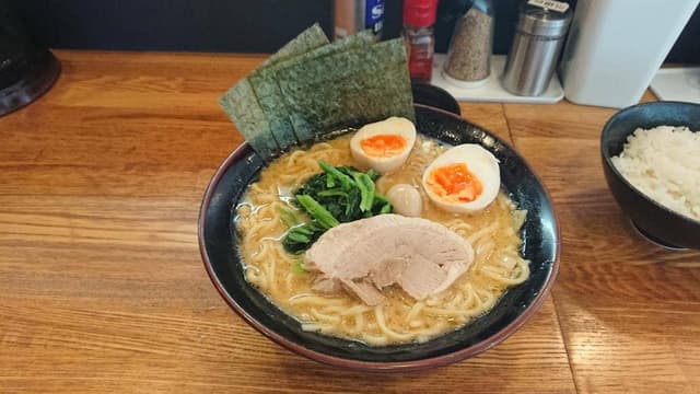 横浜家系ラーメン頂家 - サブ画像1