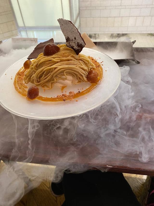 カフェ&ブックス ビブリオテーク 天神店 - サブ画像1