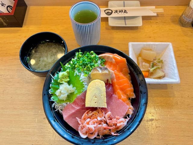 しらす丼と海鮮の店 次郎丸 - サブ画像2