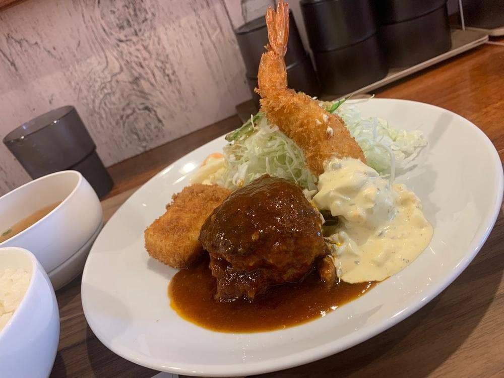 洋食 ひかり亭