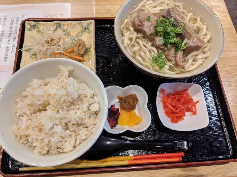 沖縄料理 ソーキ家