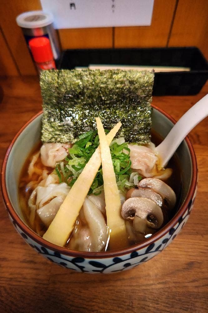 Noodle bar 山と雲 虹イロハ