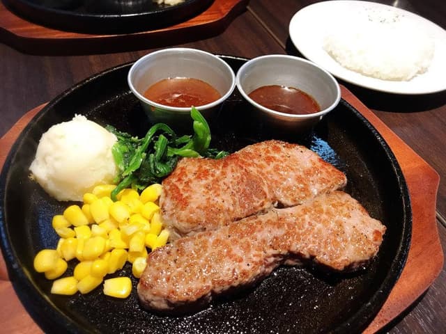 STEAK HOUSE 魔法のらんぷ 菊水店 - サブ画像1