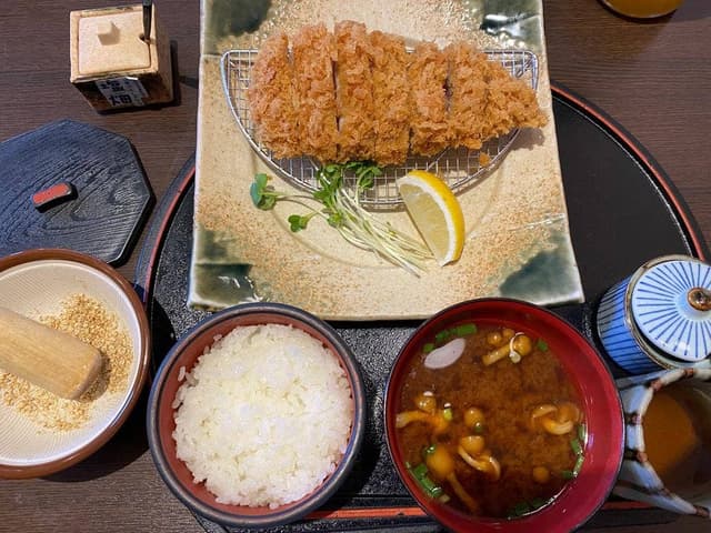 とんかつ しゃぶしゃぶ 3びきのこぶた 本店 - サブ画像2