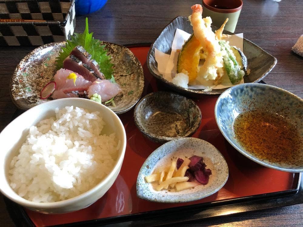 会食・酒菜 和楽居