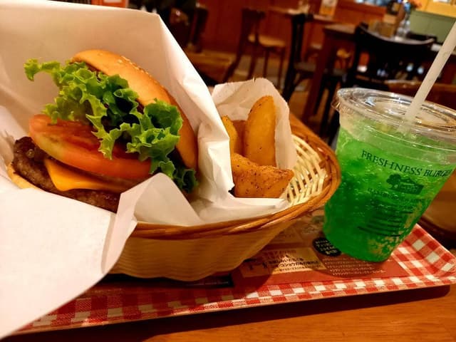 フレッシュネスバーガー 新横浜店 - サブ画像2