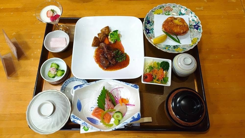 湯宿 くったり温泉 レイクイン レストラン こまくさ