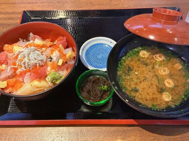 海鮮 すし 島料理 サバニ船 - サブ画像1