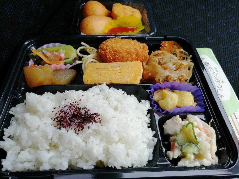手作り弁当 黄色い麦わらぼうし