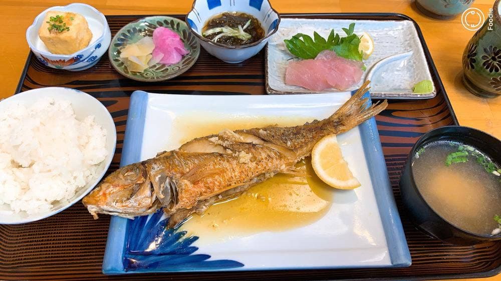 仲泊海産物料理店