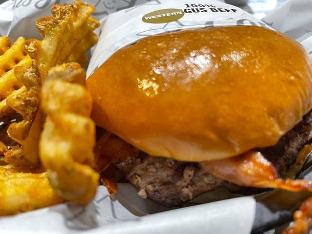 カールスジュニア ダイバーシティ東京 プラザレストラン - サブ画像1