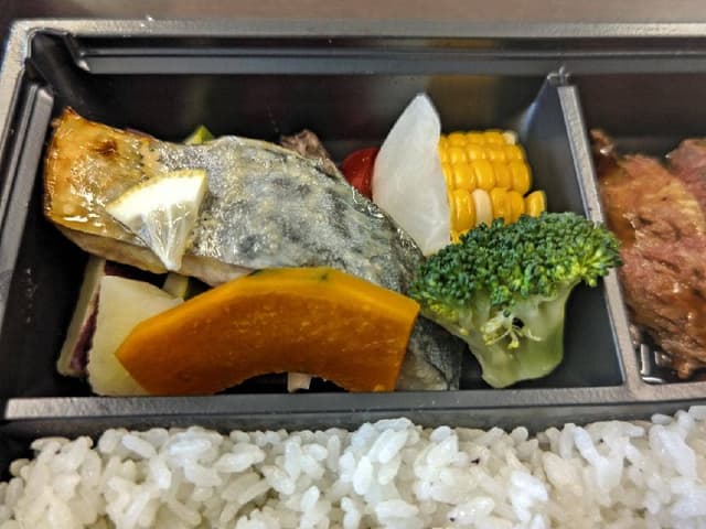 近江牛ステーキ弁当 八傳 - サブ画像2
