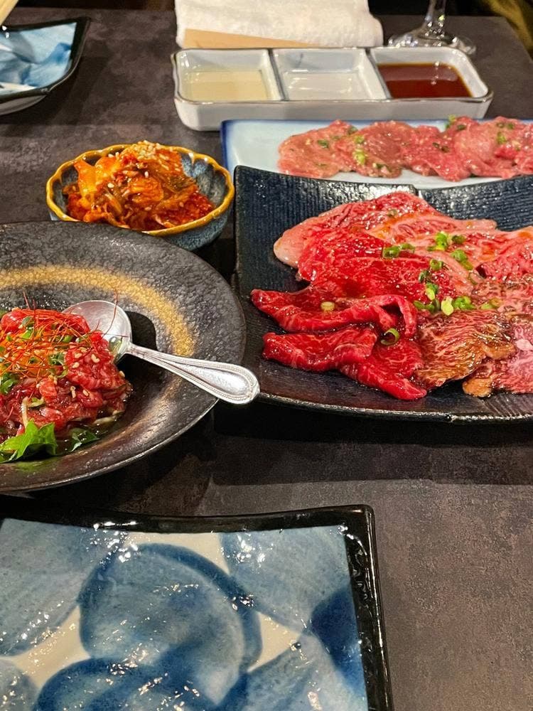 炭火ホルモン焼肉 うしおと