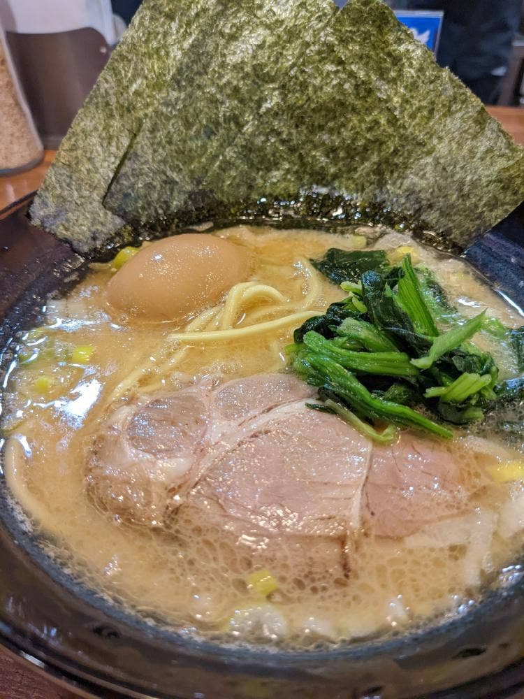 横浜家系ラーメン いず三家