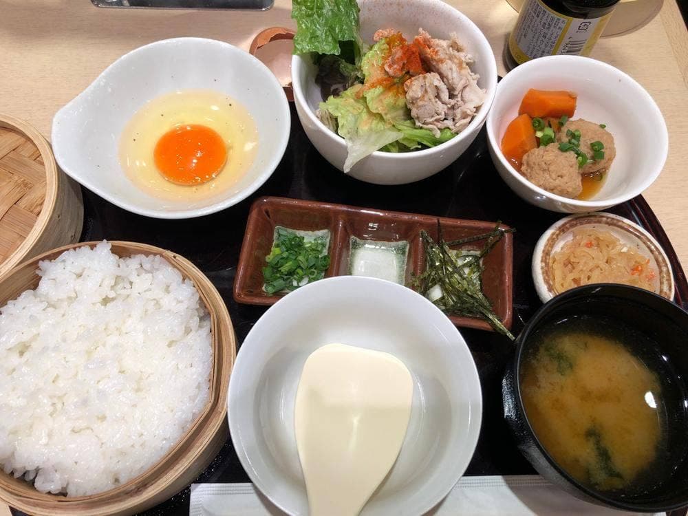根津みるくの豚×国産バナナ研究所