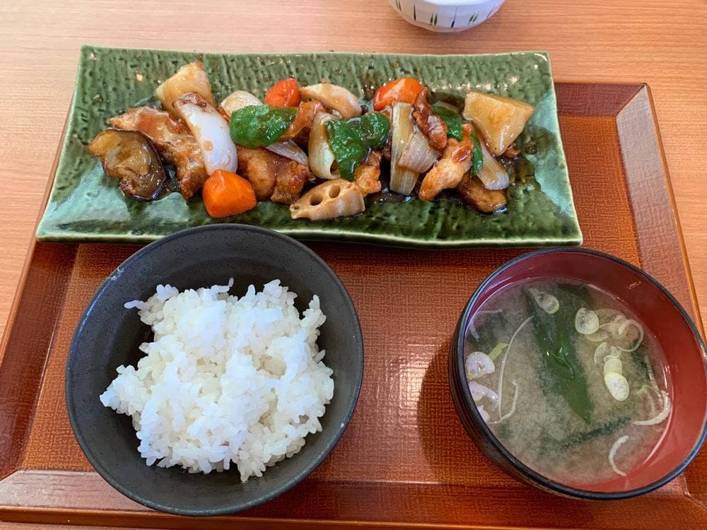 旬菜うちごはん 菜々家 鶴田店