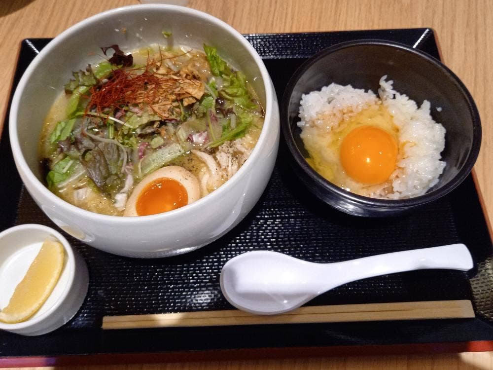 鶏白湯らーめん 自由が丘 蔭山 プライムツリー赤池店