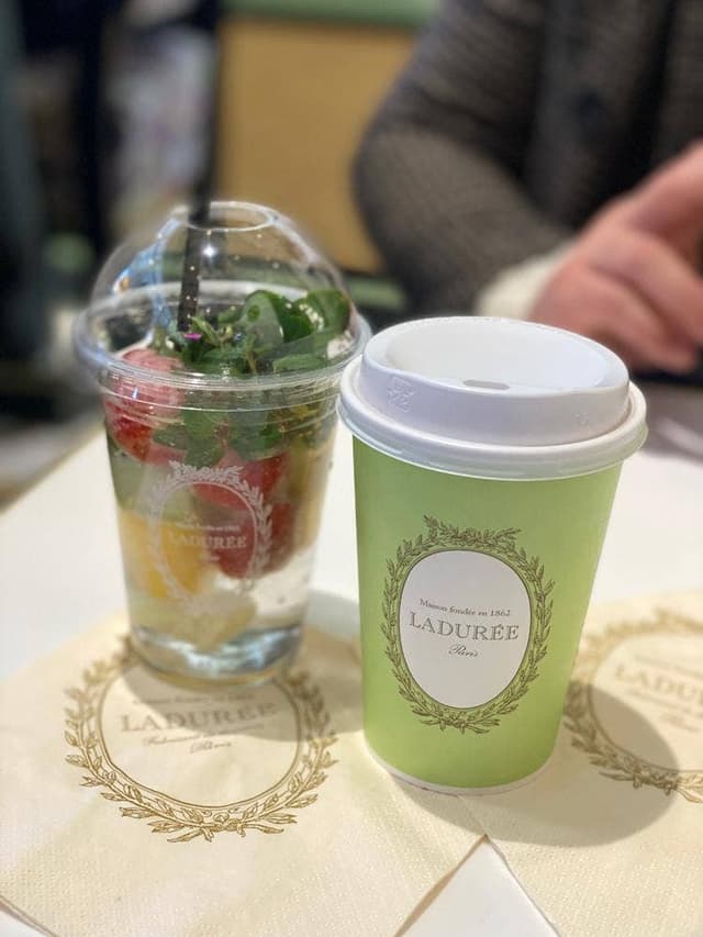 Laduree 御殿場プレミアムアウトレット店 - サブ画像1