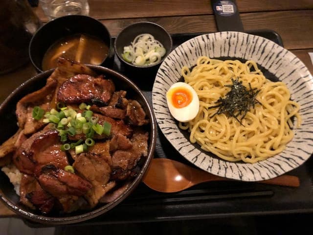 つけ麺と炭焼き豚丼 笑門 - サブ画像2