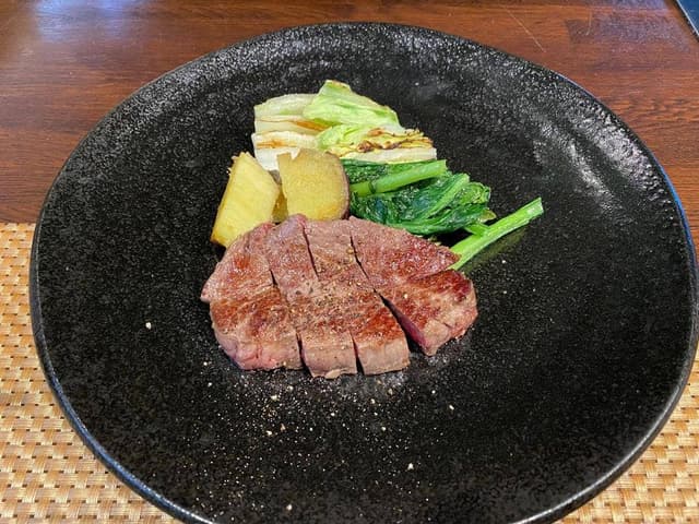 鉄板焼ステーキ 井むら灯 - サブ画像1