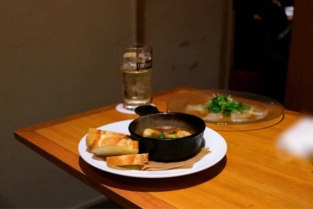 Dining bar & Cafe i-na