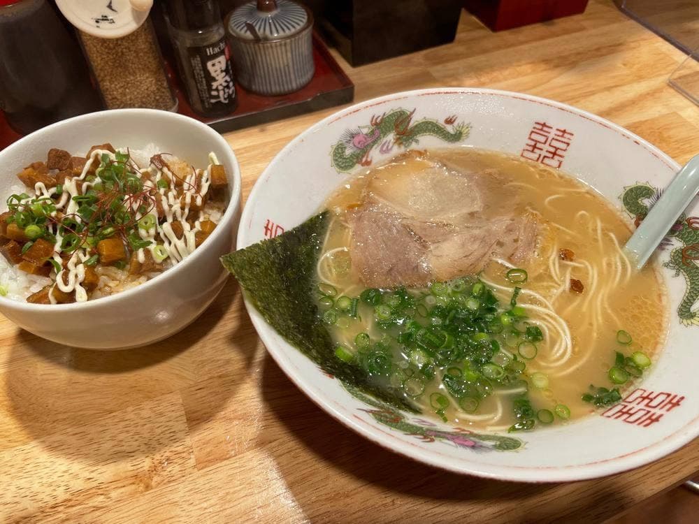 元祖とんこつ久留米ラーメン 山亭 甲府駅前店