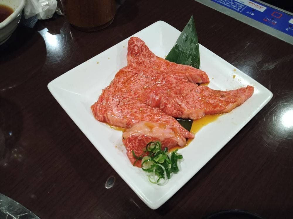 炭火焼肉 牛○亭