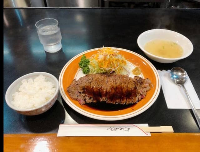 牛肉料理 炭焼ステーキ専門店 鎌田 - サブ画像1