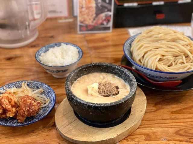 下品なぐらいダシのうまいラーメン屋 沖縄園田店 - サブ画像2