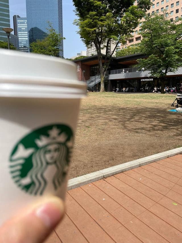 スターバックス コーヒー 新宿中央公園 SHUKNOVA店 - サブ画像1