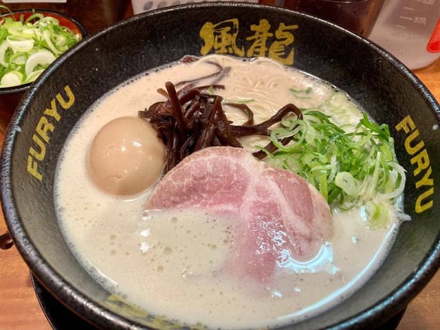 とんこつラーメン 博多風龍 新宿東口店 - サブ画像3