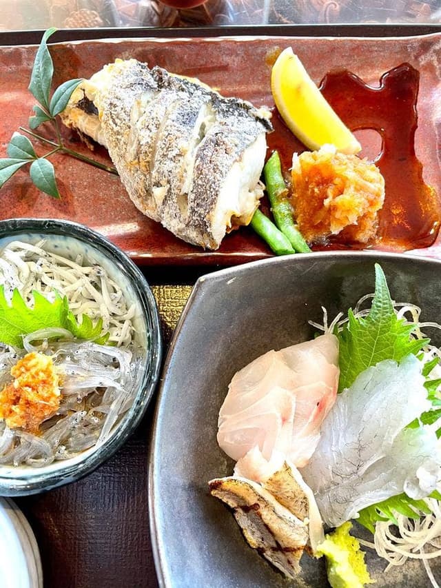 しらす＆腰越の地魚料理 しらすや - サブ画像1