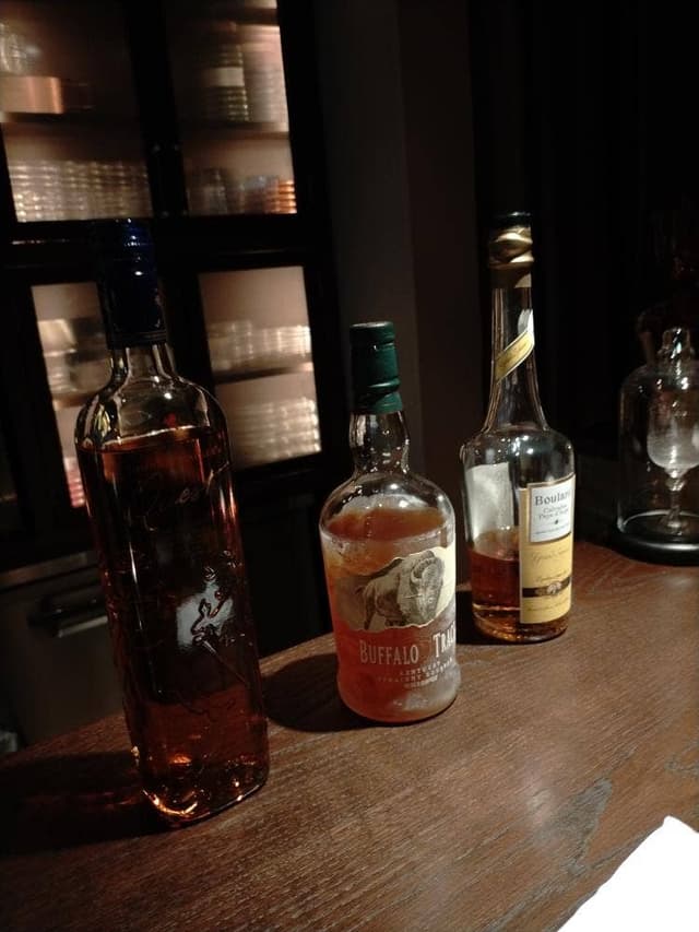 LOW-NON-BAR 神田万世橋店 - サブ画像2