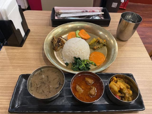 ネパール・インド料理 カトマンズ ダイニング - サブ画像2