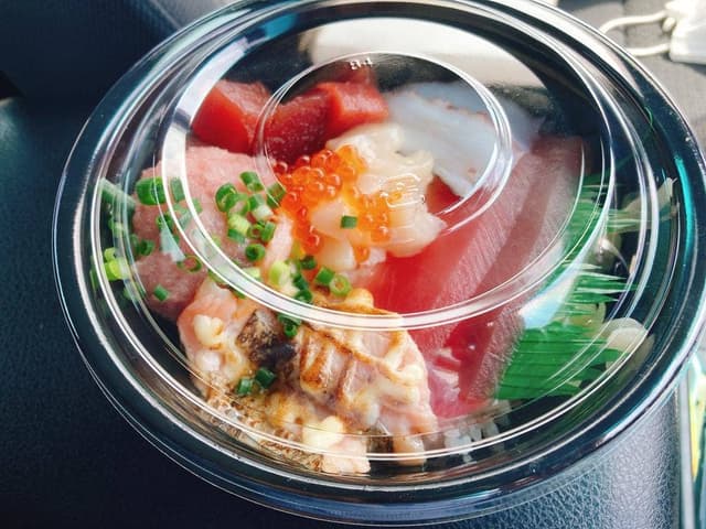 魚丼 六丁の目店 - サブ画像1