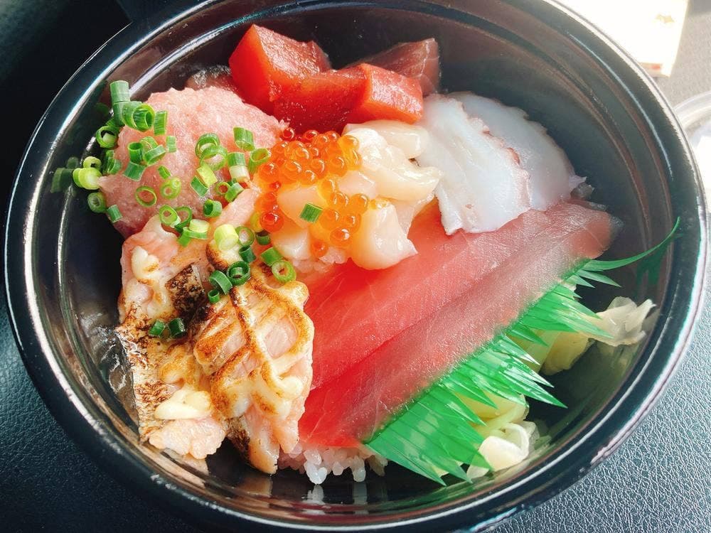 魚丼 六丁の目店