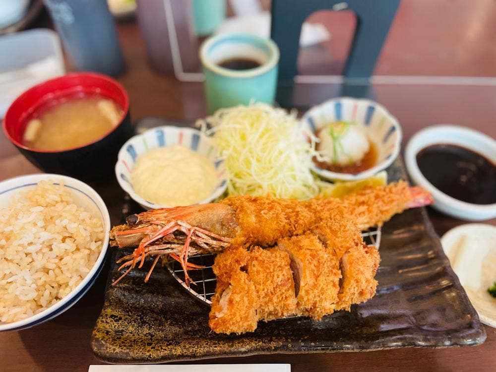 薩摩茶美豚 とんかつ 八尾 花 リノアス店