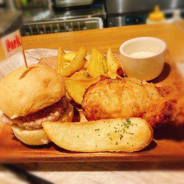 Juicy Things Fried Chicken and Slider House - サブ画像1