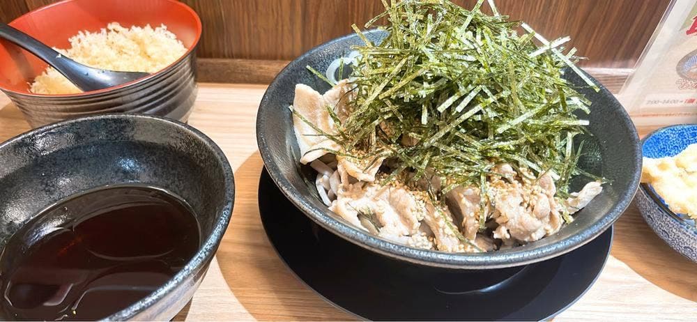 牛もつ煮込と極太肉そば 権三 西葛西店