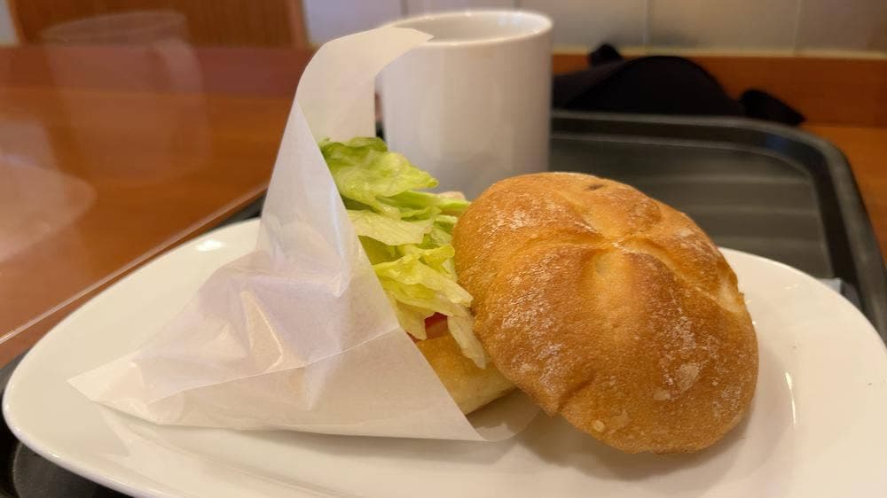 カフェ・ベローチェ 岩本町駅前店