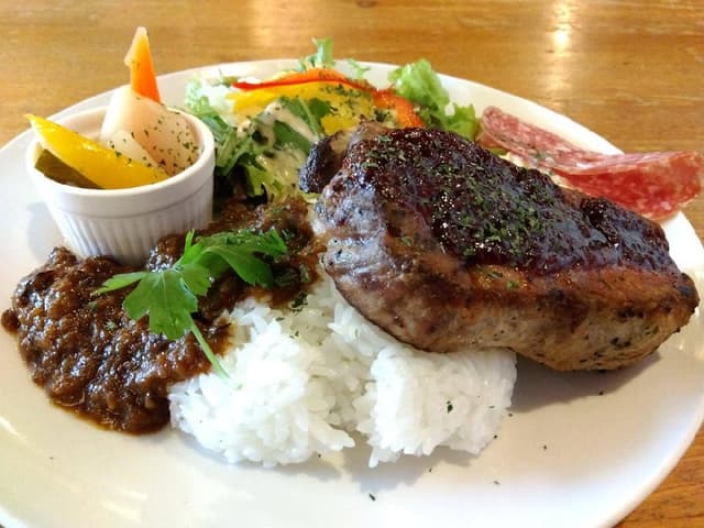 肉と魚と愉快な仲間達 ホワイト ブラウン - サブ画像1