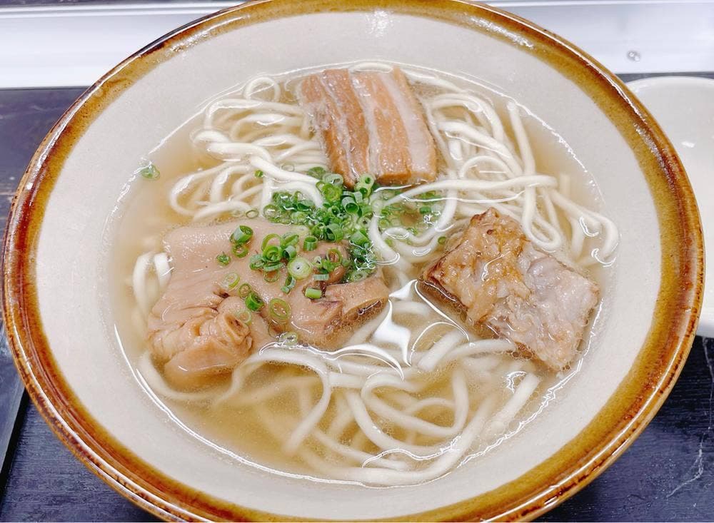 沖縄そば専門店 宜野湾そば