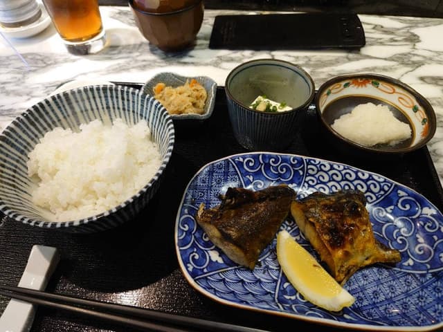 炭火魚 旬菜料理 坂本 - サブ画像2