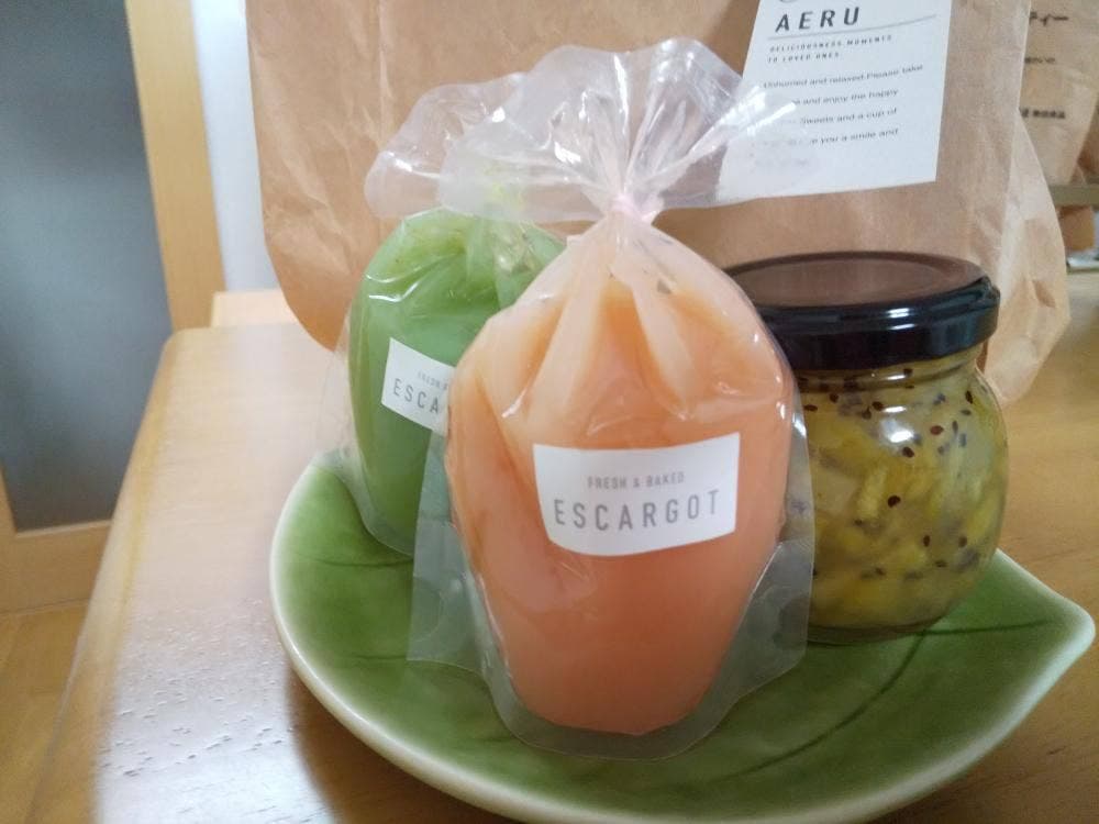 ESCARGOT FRESH & BAKED