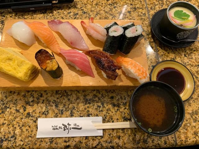 江戸前回転鮨 弥一 岩出店 - サブ画像1
