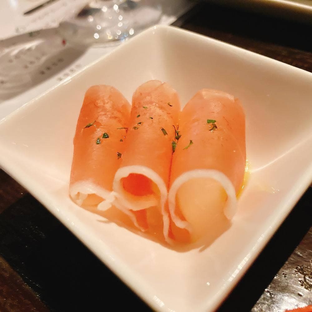 FOODS&BAR GUSH