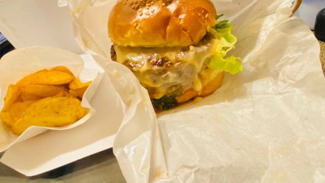 BURGERS CAFE グリルフクヨシ 門真店 - サブ画像1